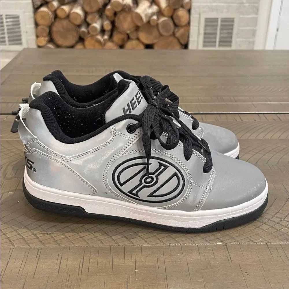 Heelys Voyager Silver and Black Skate Shoes Sz 6Y